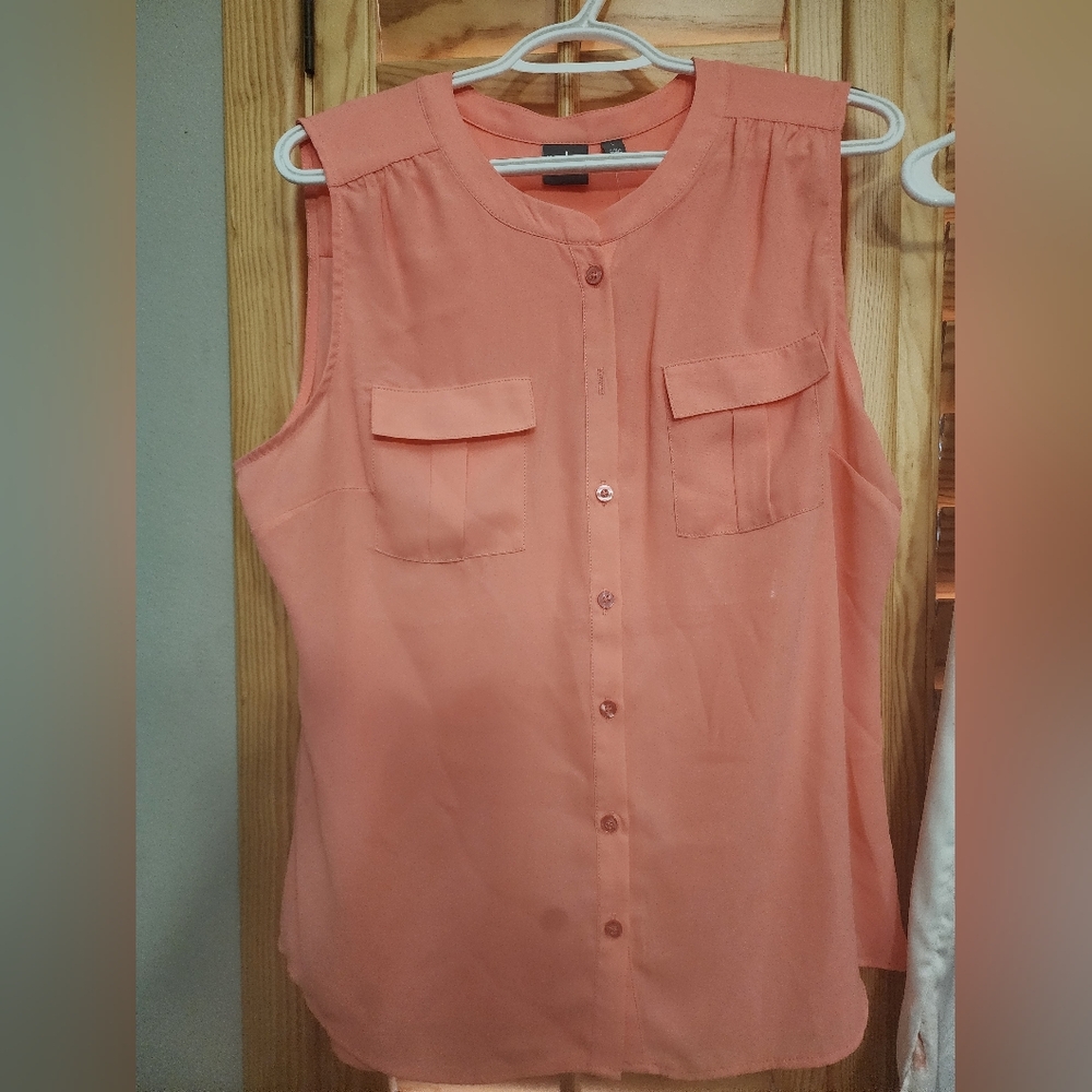 Soho Sleeveless Peach Button-Down Shirt
